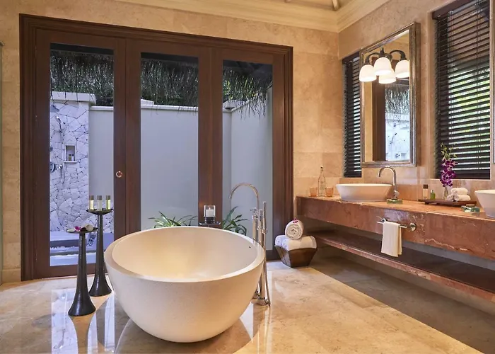 Pool One-Bedroom Beach Villa Suite